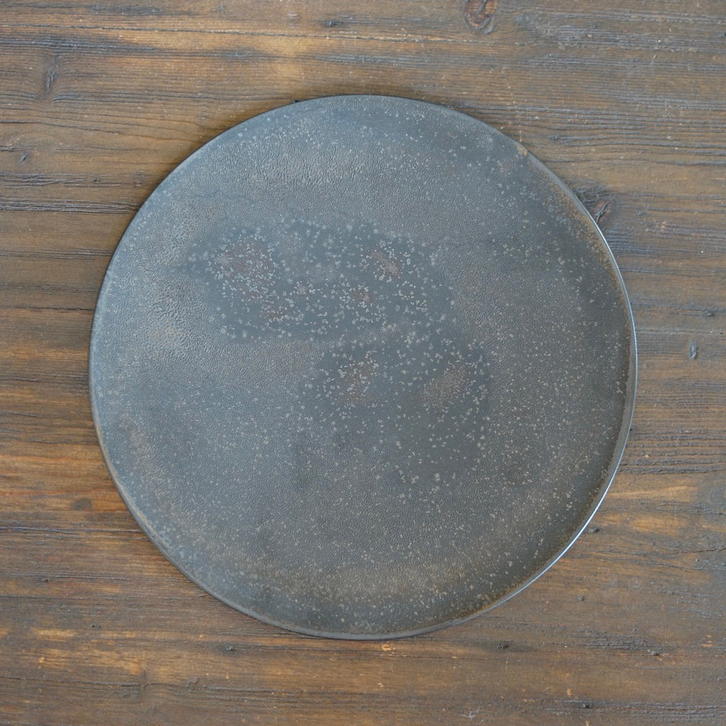 Flat Round Plate by Yuji Murakami